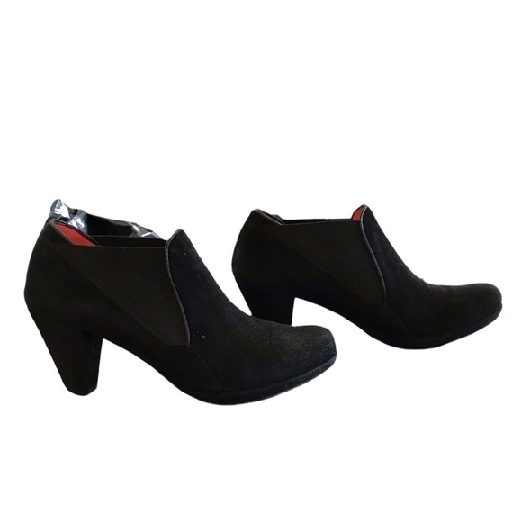 Pas de Rouge Microfiber Suede Slip On Ankle Boots - Picture 4 of 16